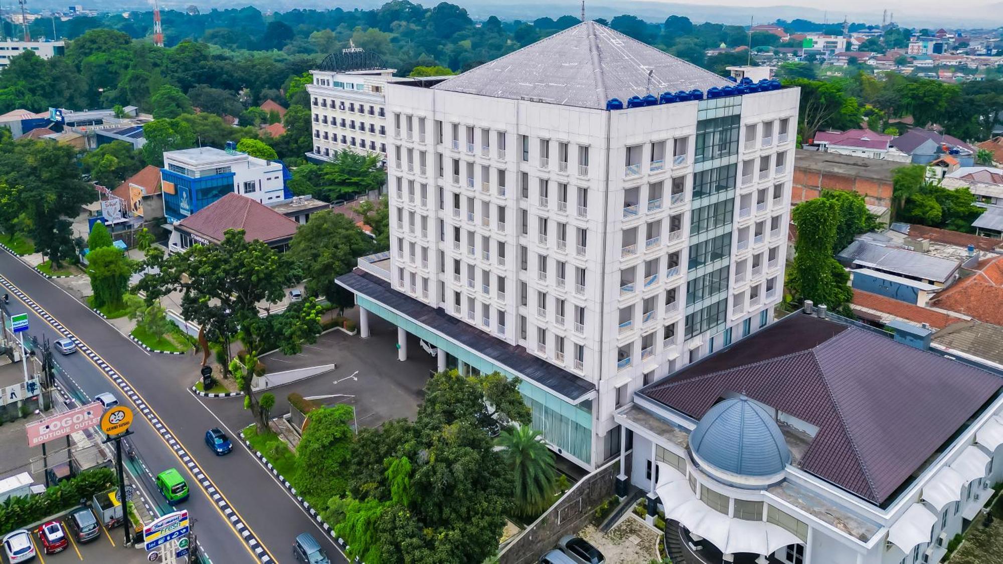 Royal Padjadjaran Hotel Bogor Exterior photo