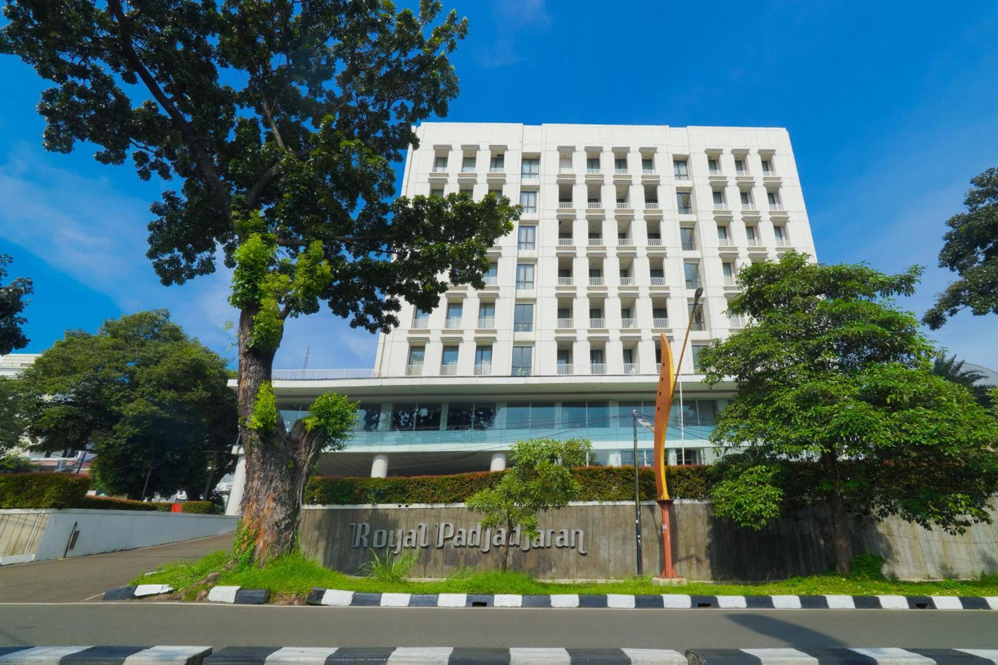 Royal Padjadjaran Hotel Bogor Exterior photo