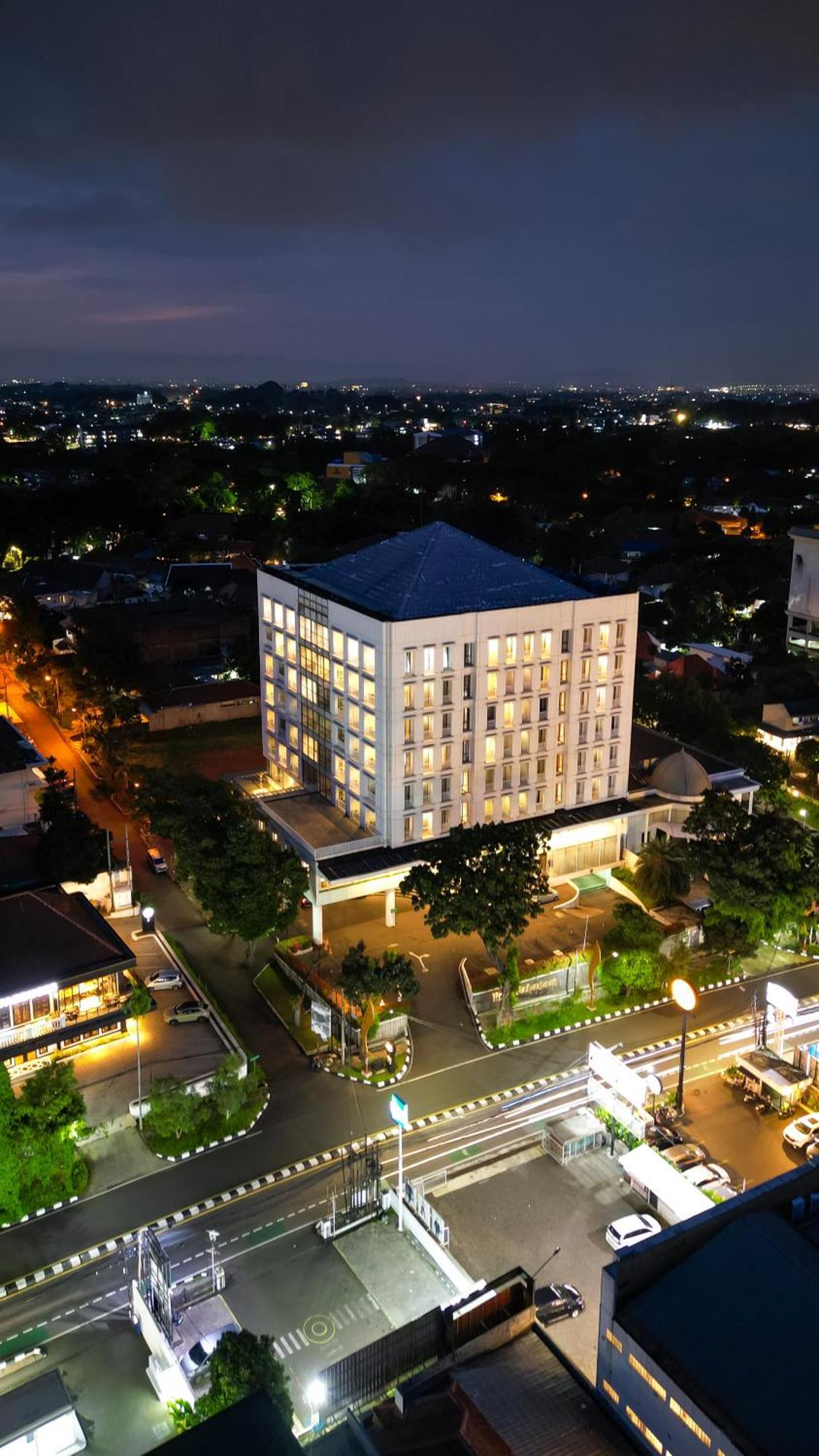 Royal Padjadjaran Hotel Bogor Exterior photo