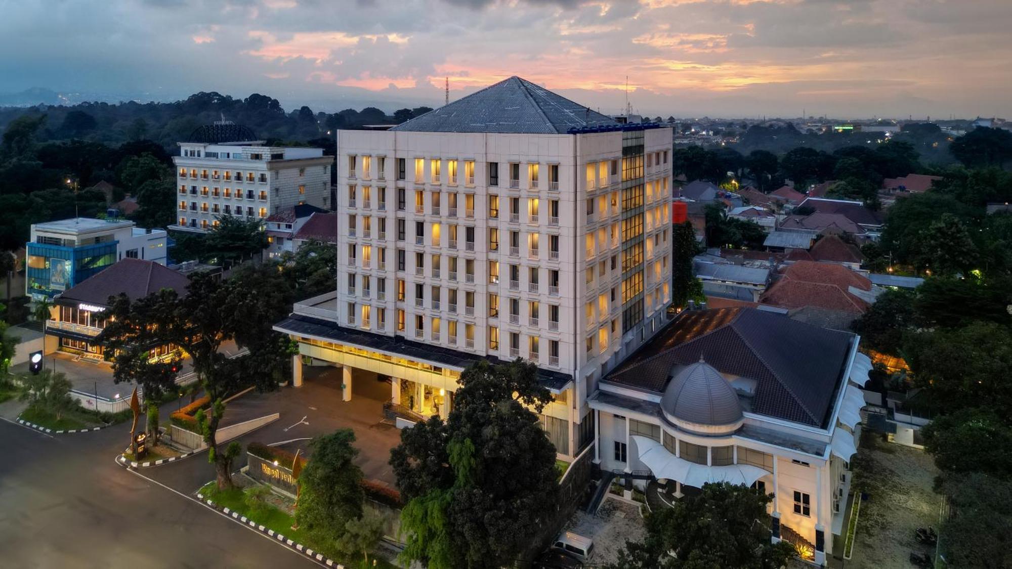 Royal Padjadjaran Hotel Bogor Exterior photo