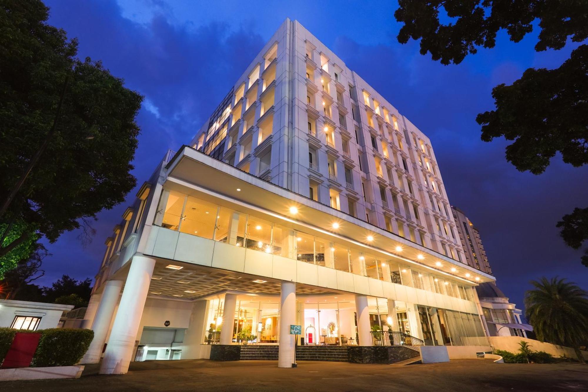 Royal Padjadjaran Hotel Bogor Exterior photo