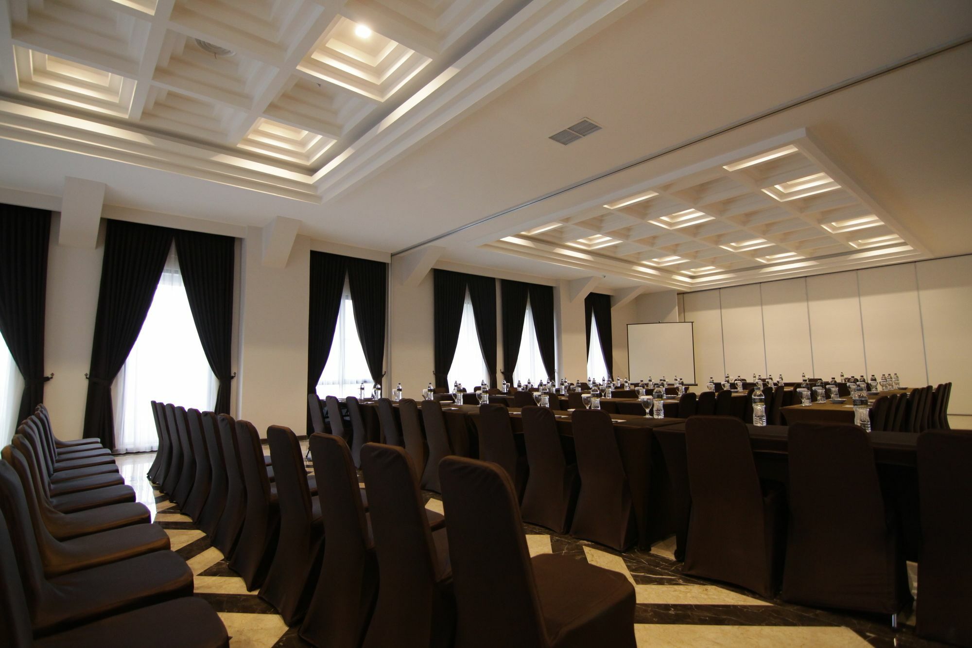 Royal Padjadjaran Hotel Bogor Exterior photo