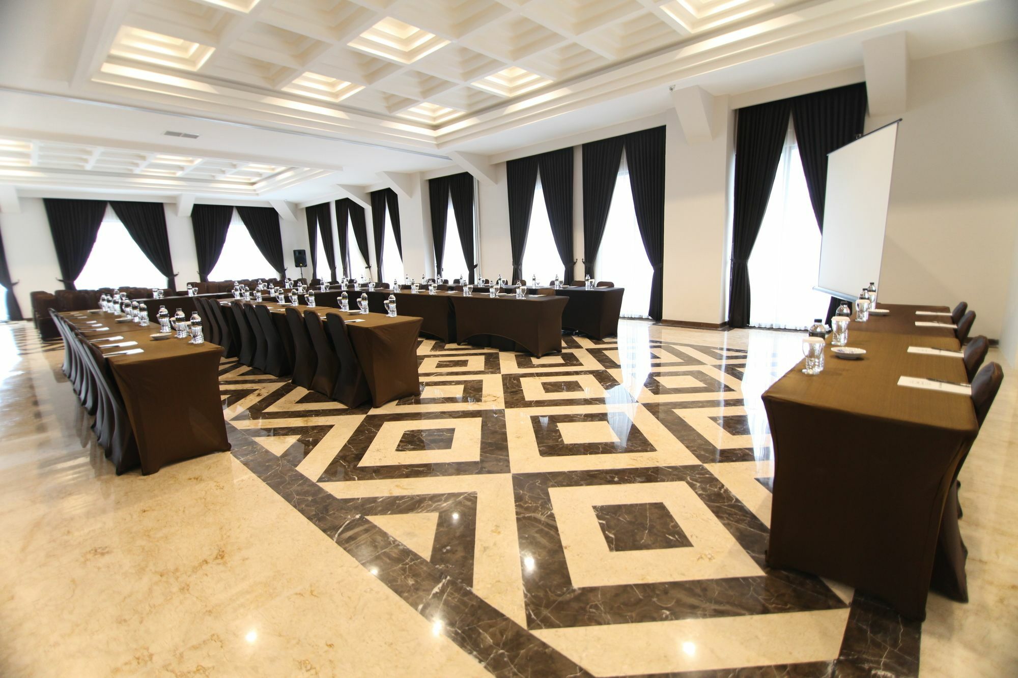 Royal Padjadjaran Hotel Bogor Exterior photo